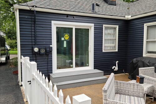 Window Company in Ann Arbor installs new windows on local home with blue siding